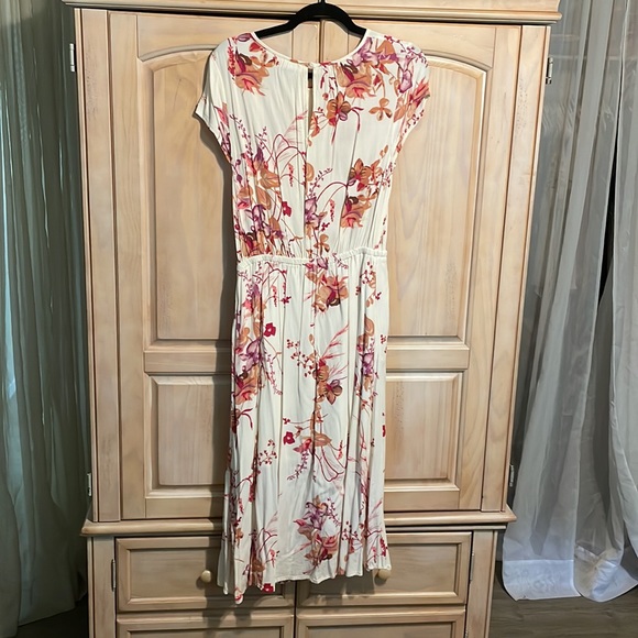 Ladies Medium, Floral Dress - Picture 3 of 3